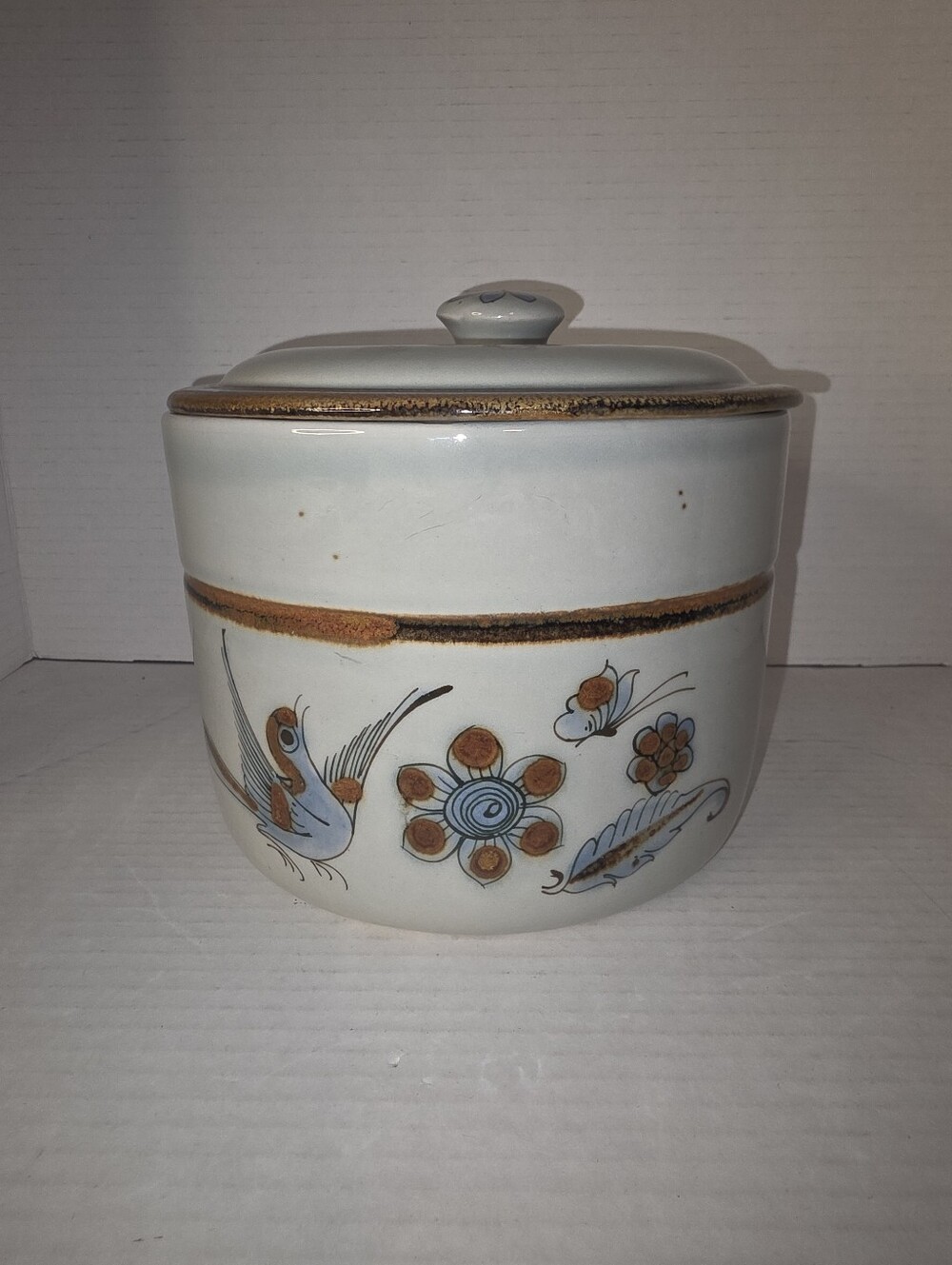 Ken Edwards El Palomar Blue Bird Mexican Pottery Covered Crock 7" Diameter 5.5"H